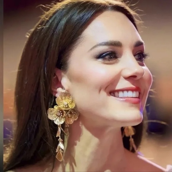 Gold Cascading Flowers Earrings  Kate Middleton. Last one. - Picture 2 of 5